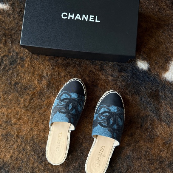 CHANEL Black and Blue Espadrille Logo Mules - Picture 8 of 8